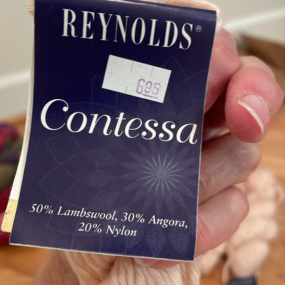 Soft Pink Yarn Skeins in lamb wool angora and nylon - Picture 2 of 3